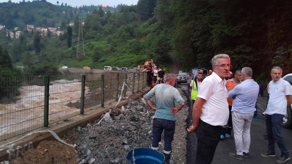 Piknik suların ortasında bitti. Sefa yapalım derken dehşeti yaşadılar 2