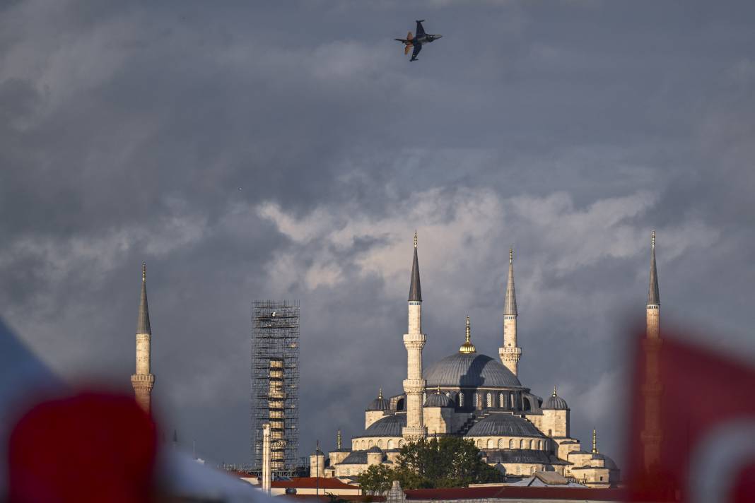 SOLOTÜRK'ten rekor kıran gösteri. İstanbulluları büyülediler 27