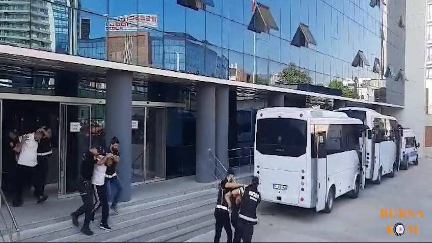 Bursa'da suç örgütü çökertildi 8