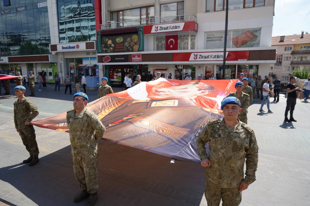 Bolu'da komandolar ayak sesleri ve marşlarla caddeyi inletti 7