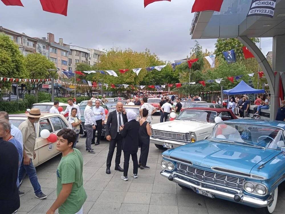 Kadıköy'de klasik otomobillerden 30 Ağustos konvoyu 7