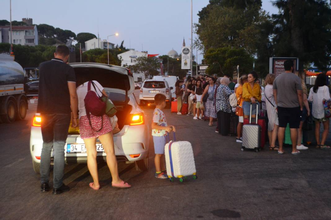 Zafer Bayramı'nda Yunan adası kuyruğu uzadıkça uzadı 3