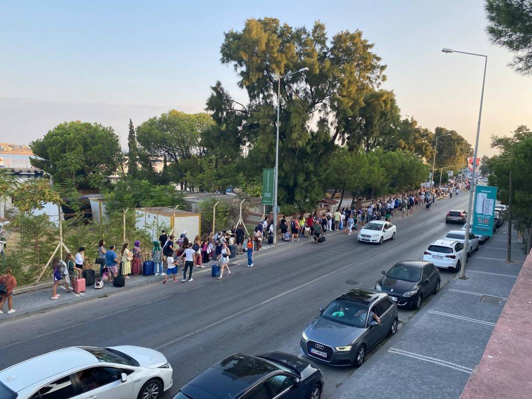 Zafer Bayramı'nda Yunan adası kuyruğu uzadıkça uzadı 5