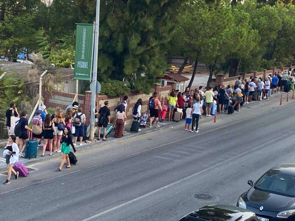 Zafer Bayramı'nda Yunan adası kuyruğu uzadıkça uzadı 1