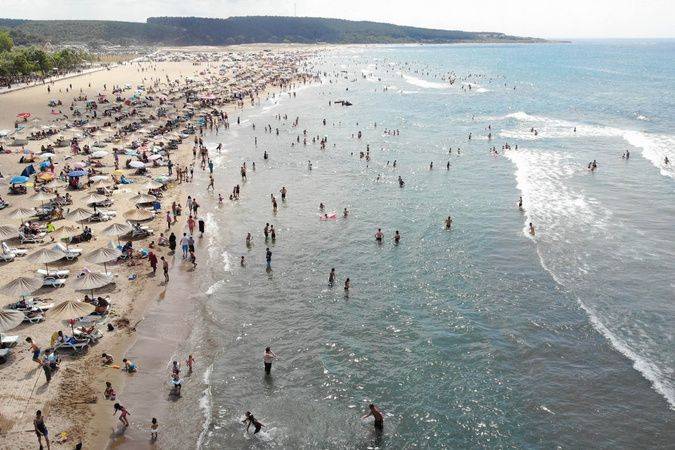 İstanbul'un yanı başındaki tatil cennetine akın sürüyor. Akdeniz'i aratmıyor 10