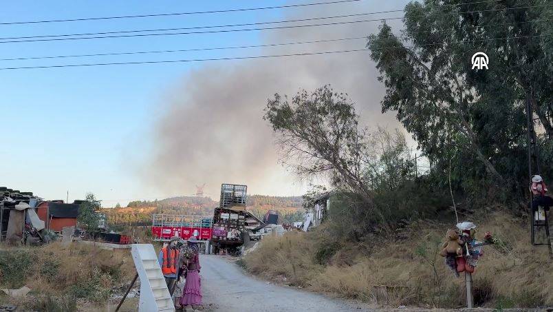 İzmir'de katı atık depolama sahasında çıkan yangın söndürüldü 5