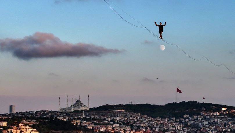 Boğaz'ın üstünden iple yürüyerek geçti. İstanbul bu olaya kitlendi 7