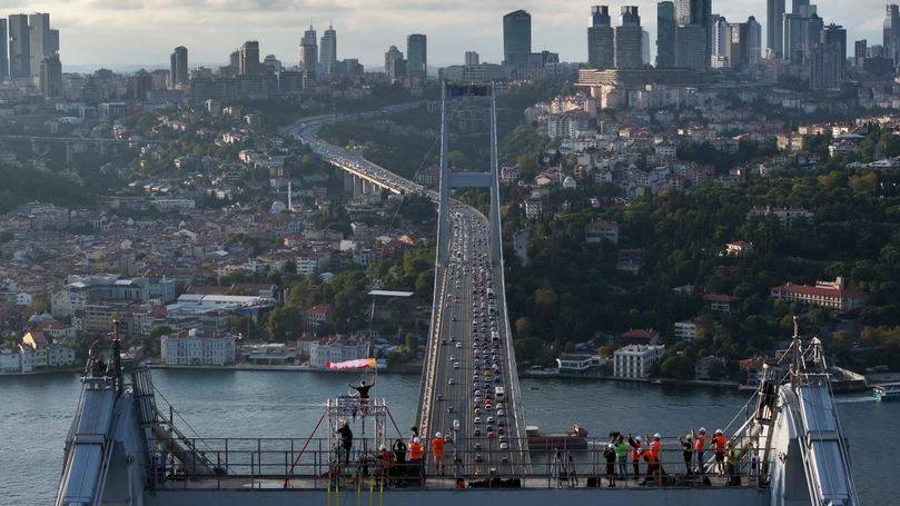 Boğaz'ın üstünden iple yürüyerek geçti. İstanbul bu olaya kitlendi 5