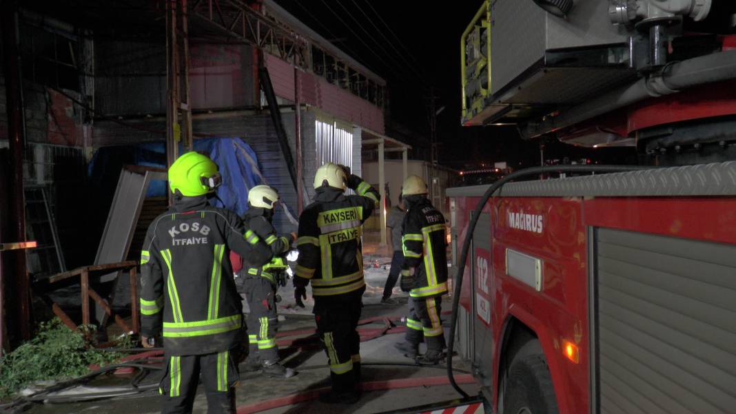 Kayseri'de yangın paniği! İş yerleri küle döndü 15