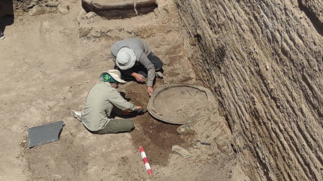 2 bin 700 yıllık bronz kalkan bulundu 13