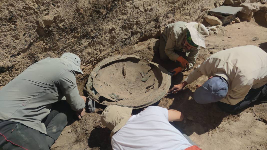 2 bin 700 yıllık bronz kalkan bulundu 1