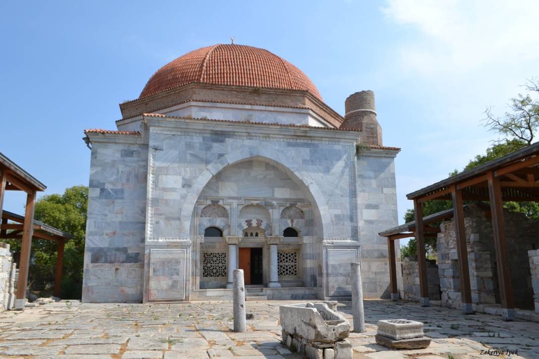 İzmir'in incisi: İlyas Bey Cami 12