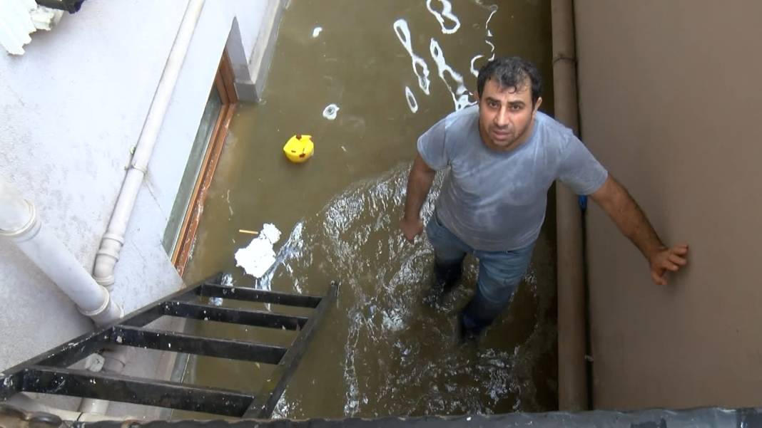 İstanbul'u sel vurdu etraf göle döndü. Meteoroloji uyarmıştı 6