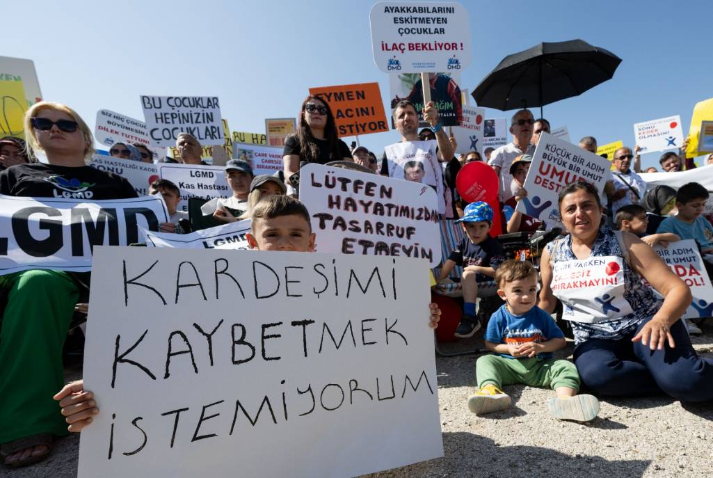 Bu çocukların gözyaşını dindirin. Kas hastaları için ilaç ödemesi isteniyor 8