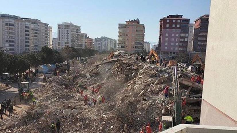 Vicdanların fay hattını kıran savunma. Depremde 150 kişi hayatını kaybetmişti 8