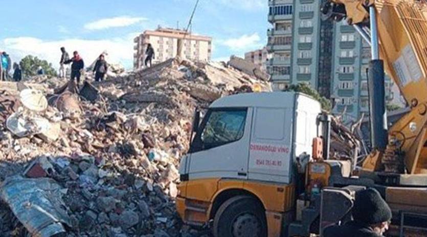 Vicdanların fay hattını kıran savunma. Depremde 150 kişi hayatını kaybetmişti 7