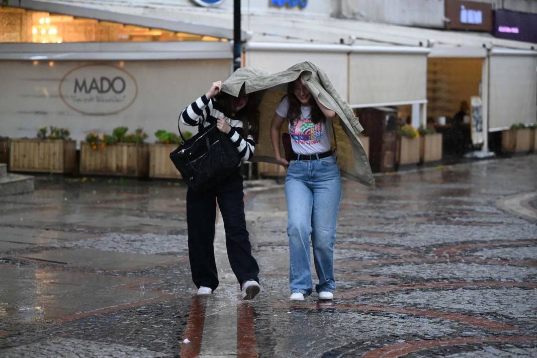 Meteoroloji'den uyarı: 27 ile çok kuvvetli sağanak geliyor! Hava sıcaklıkları düşecek (13 Ekim 2024 hava durumu) 5