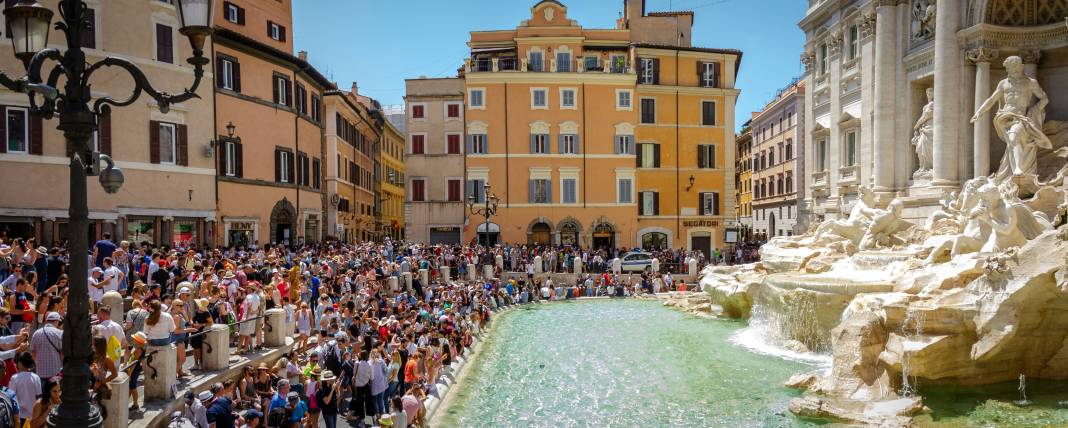 Trevi Çeşmesi: Roma'nın aşk durağı 7