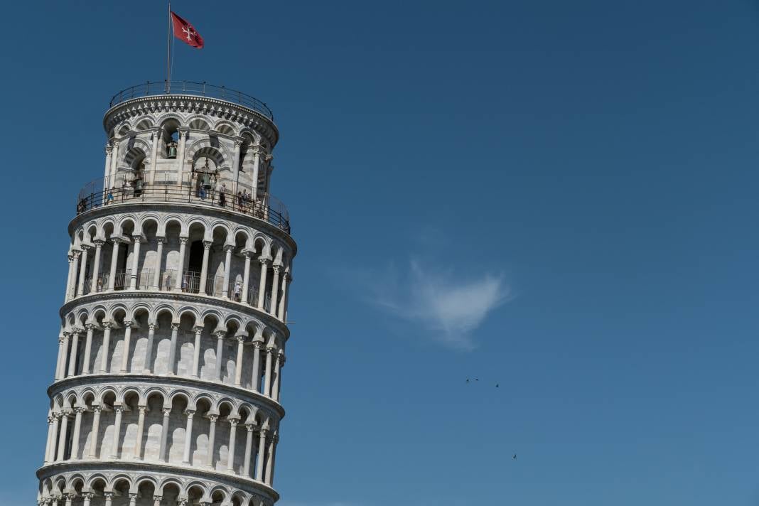 Pisa Kulesi: İtalya'nın ikonik yamukluğu 16