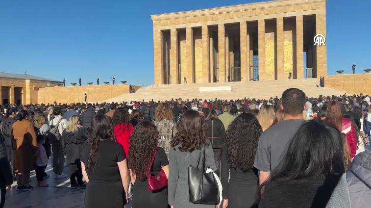 Türk Milleti Ata’sına koştu! Anıtkabir’e ziyaretçi akını 23