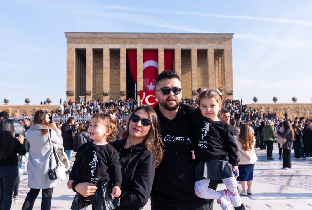 Türk Milleti Ata’sına koştu! Anıtkabir’e ziyaretçi akını 13