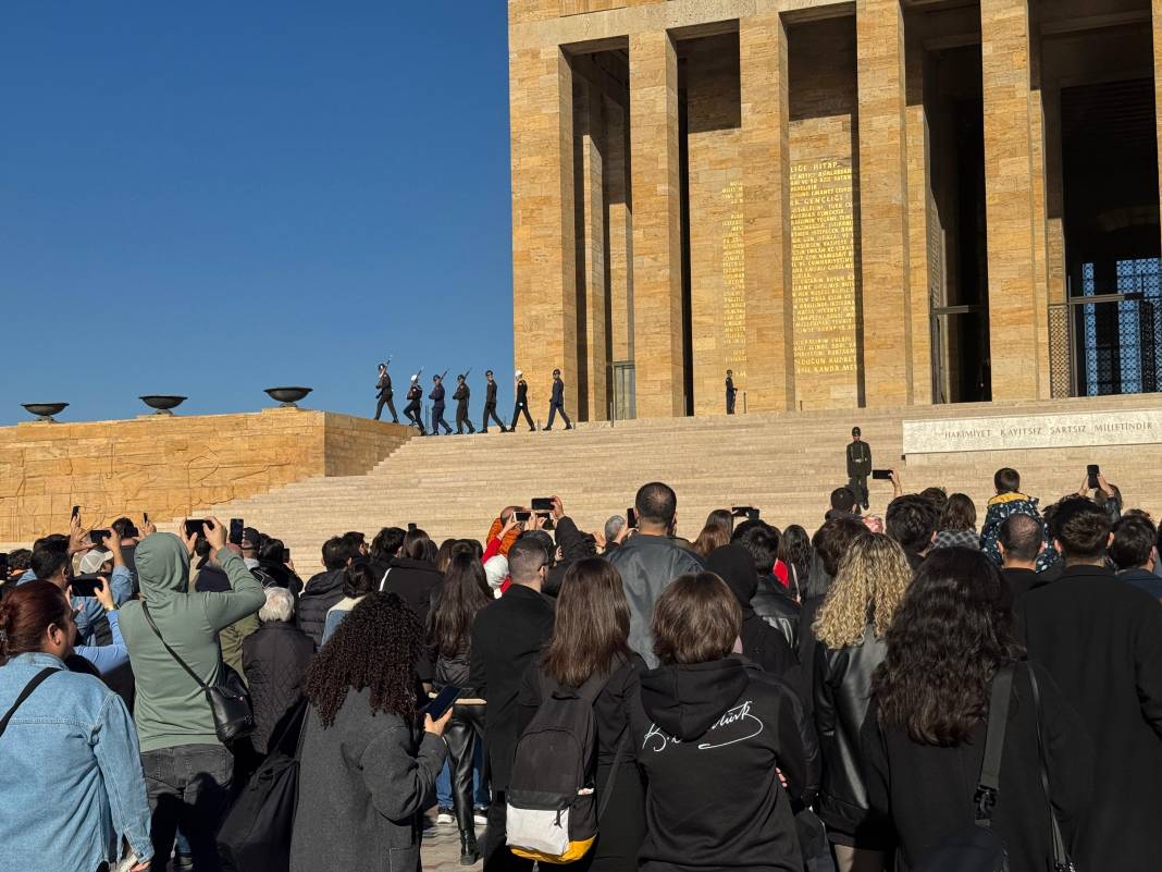 Türk Milleti Ata’sına koştu! Anıtkabir’e ziyaretçi akını 16