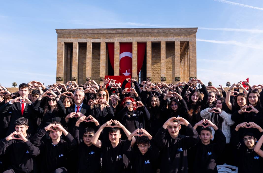 Türk Milleti Ata’sına koştu! Anıtkabir’e ziyaretçi akını 12