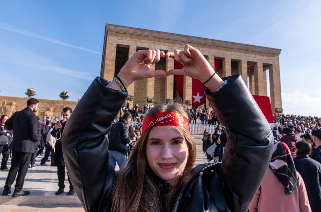 Türk Milleti Ata’sına koştu! Anıtkabir’e ziyaretçi akını 11