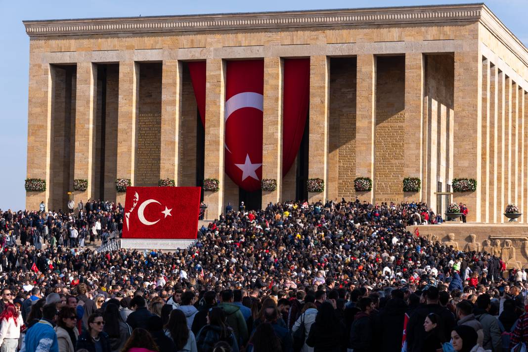 Türk Milleti Ata’sına koştu! Anıtkabir’e ziyaretçi akını 10