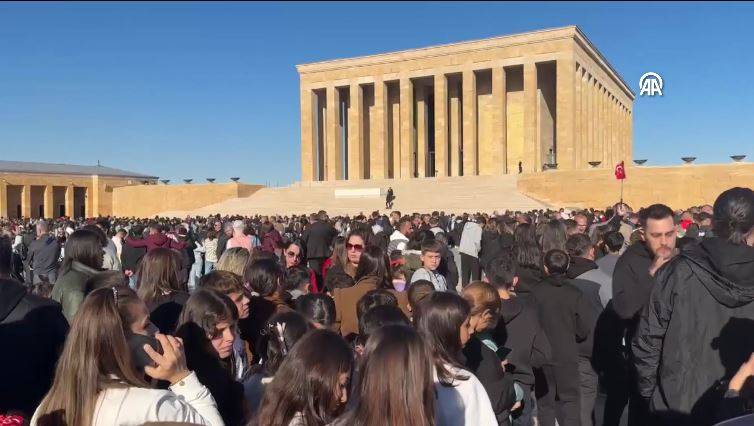 Türk Milleti Ata’sına koştu! Anıtkabir’e ziyaretçi akını 30