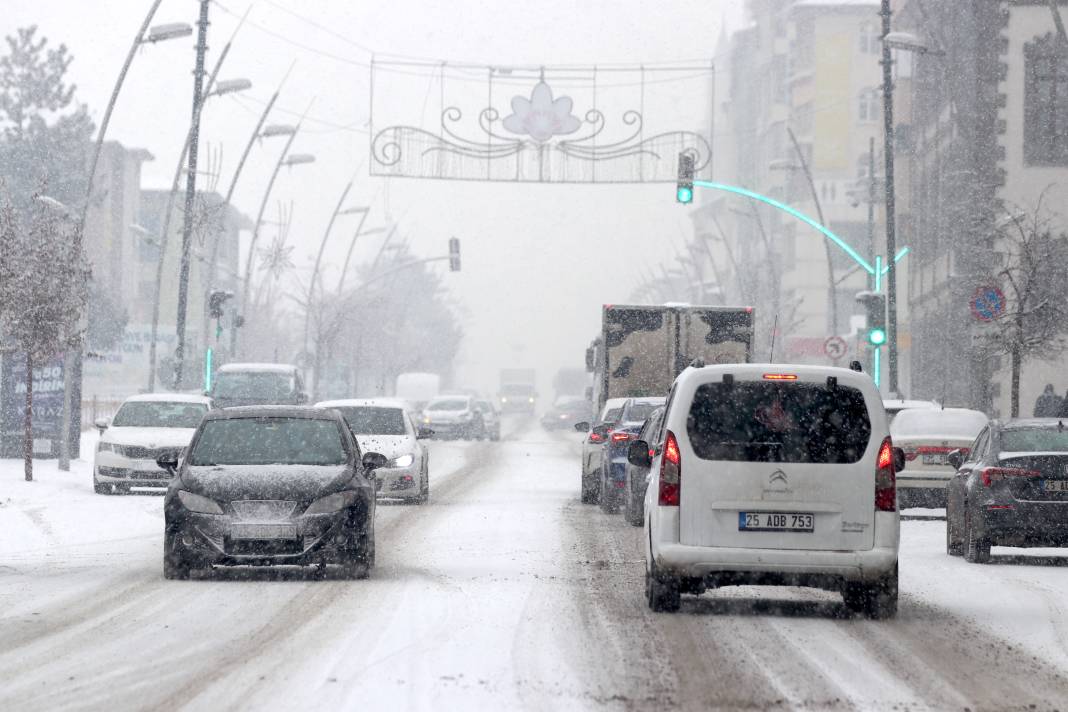 Kar fena bastırdı... Batı'dan bekleniyordu Doğu'dan geldi... 8