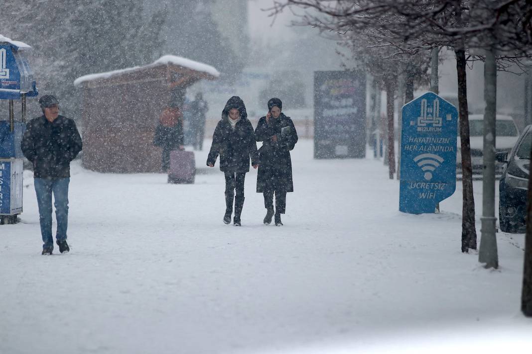 Kar fena bastırdı... Batı'dan bekleniyordu Doğu'dan geldi... 10