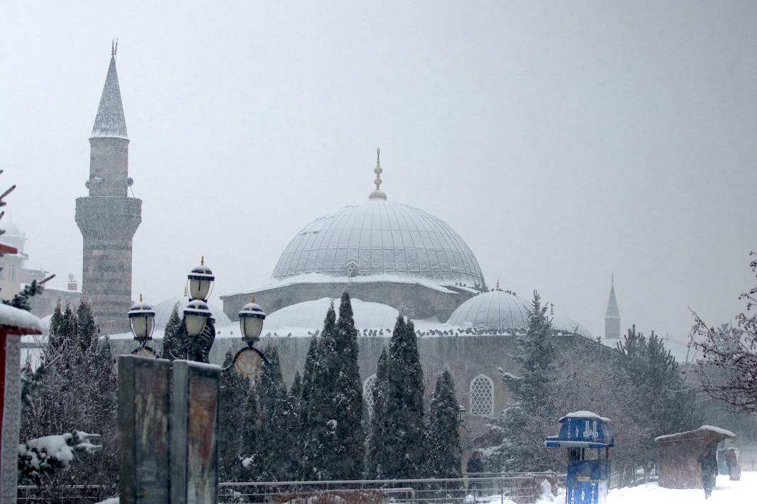 Kar fena bastırdı... Batı'dan bekleniyordu Doğu'dan geldi... 12