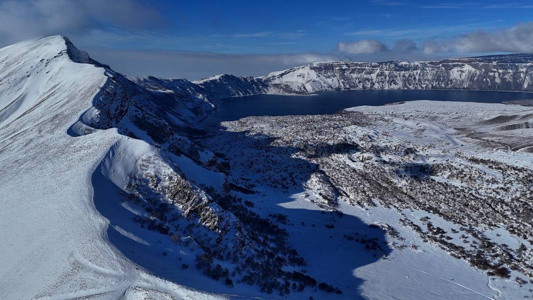 Nemrut’ta kışın eşsiz güzelliği: Dünyanın 2’nci Türkiye'nin ise en büyük krater gölü 12