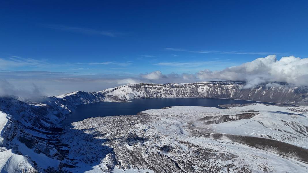 Nemrut’ta kışın eşsiz güzelliği: Dünyanın 2’nci Türkiye'nin ise en büyük krater gölü 15