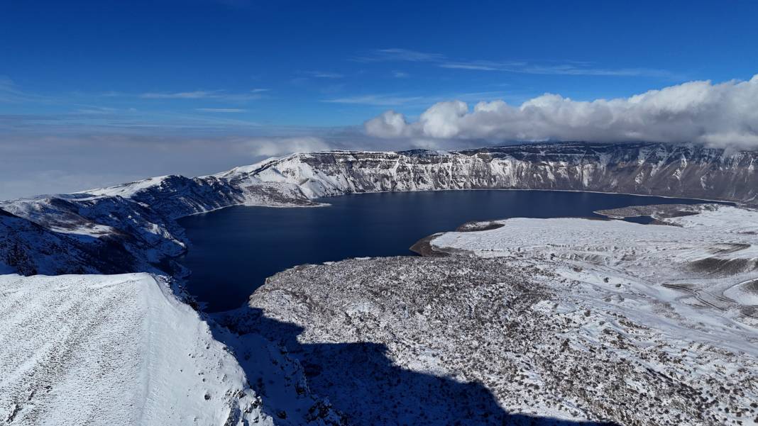 Nemrut’ta kışın eşsiz güzelliği: Dünyanın 2’nci Türkiye'nin ise en büyük krater gölü 14