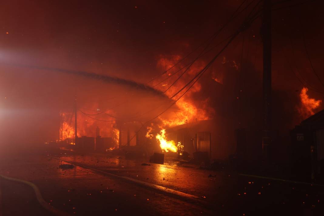 ABD cehennemi yaşıyor! Los Angeles'ta yangın felaketi: 5 ölü, 100 bin kişiye tahliye emri 6