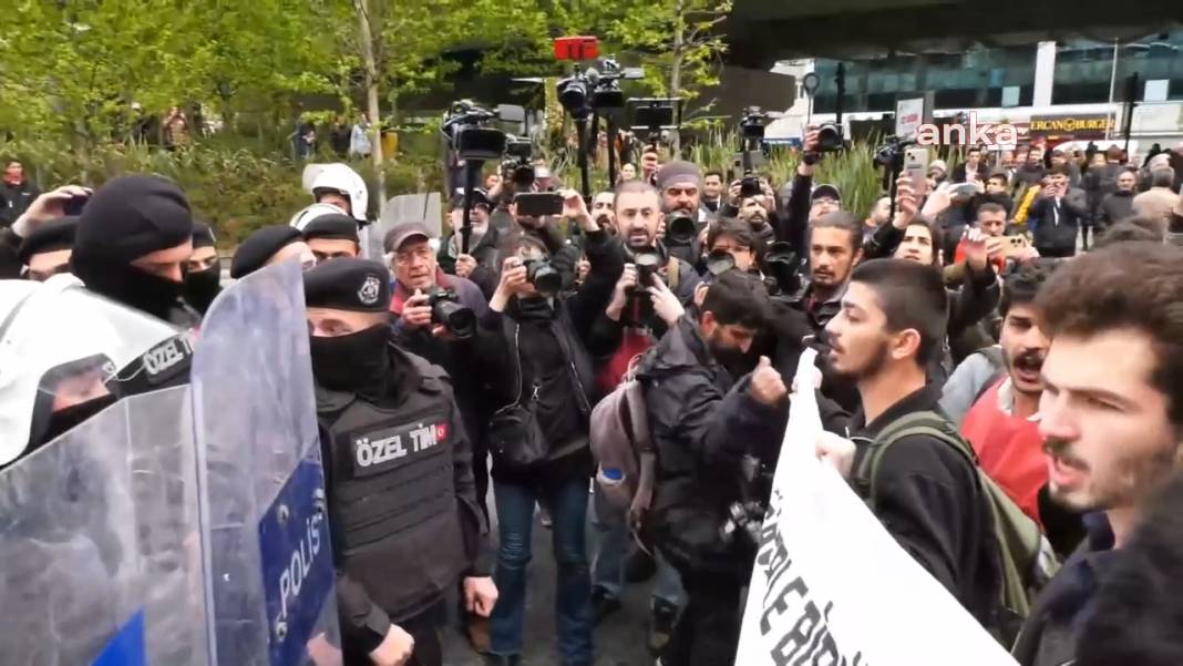 Taksim’e yürümek isteyen gençlere polisin sert müdahalesi kamerada 18
