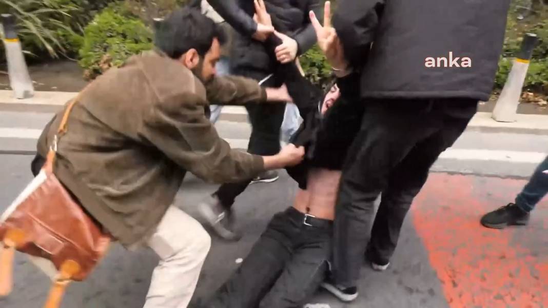 Taksim’e yürümek isteyen gençlere polisin sert müdahalesi kamerada 9