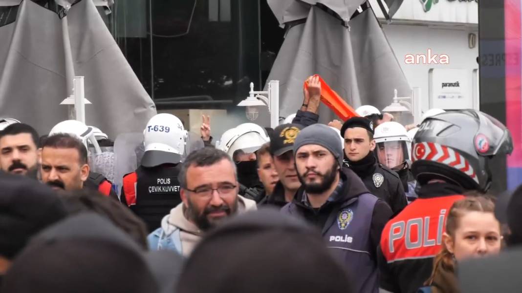 Taksim’e yürümek isteyen gençlere polisin sert müdahalesi kamerada 8