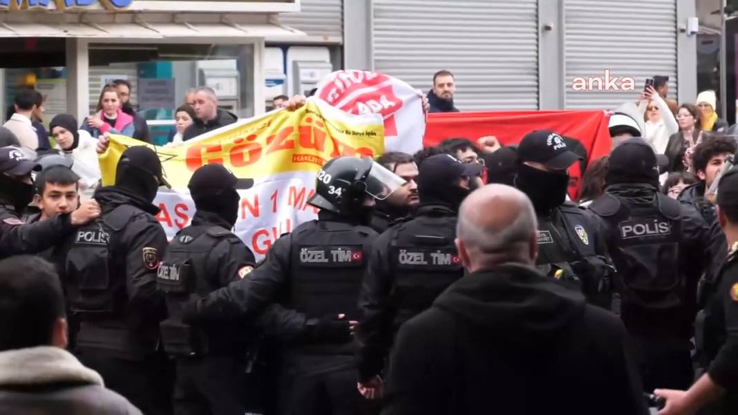 Taksim’e yürümek isteyen gençlere polisin sert müdahalesi kamerada 6