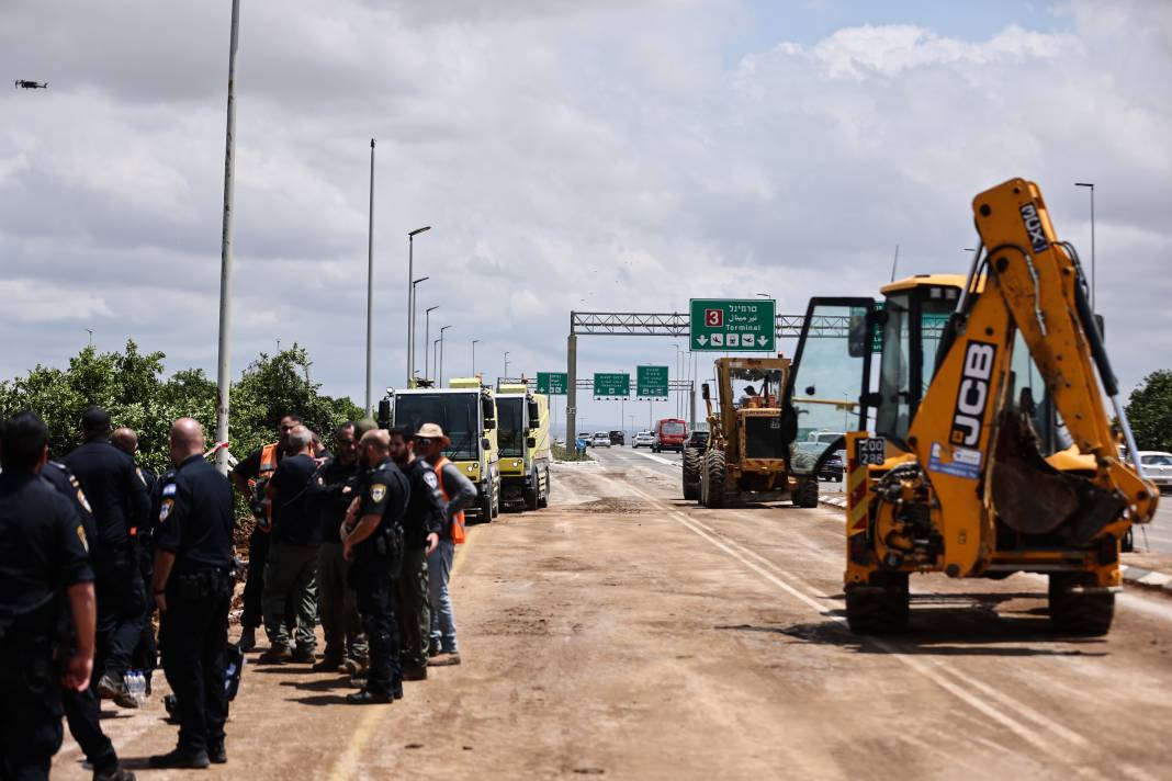 Husiler İsrail’i füzeyle vurdu! Havalimanı Kapatıldı 14