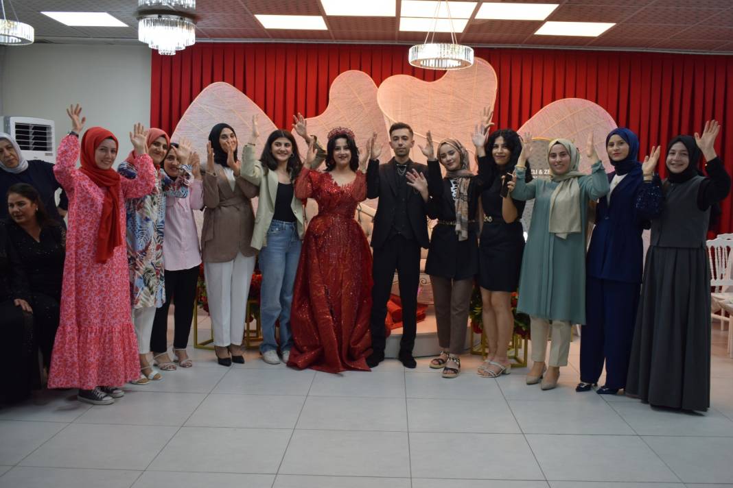 İşitme engelli çiftin kına gecesinde 'sessiz çiftetelli' 4