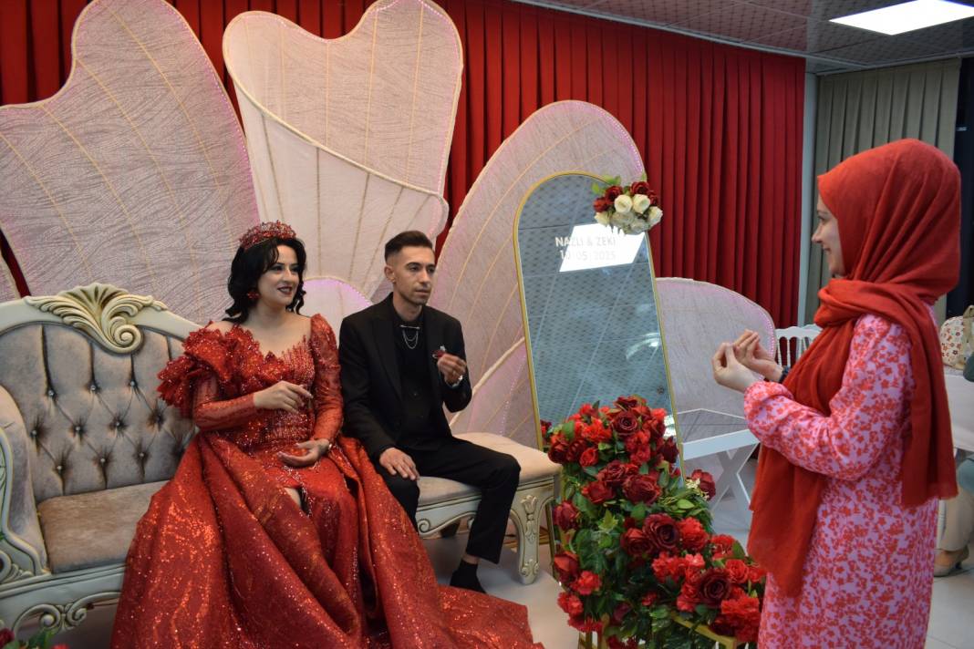 İşitme engelli çiftin kına gecesinde 'sessiz çiftetelli' 2