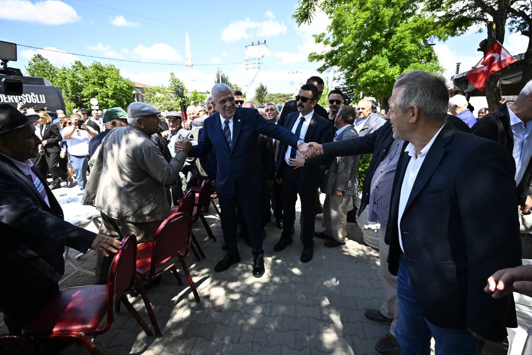 İYİ Parti lideri Dervişoğlu çiftçiye bir dokundu bin ah işitti: Köylü ayakalr altına alındı 1