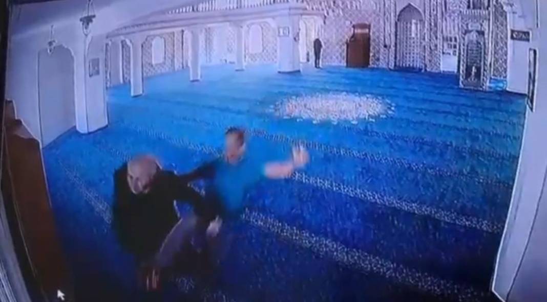 Cuma namazında tekme tokat saldırı! 7 suç kaydı olan saldırgan serbest bırakıldı 5