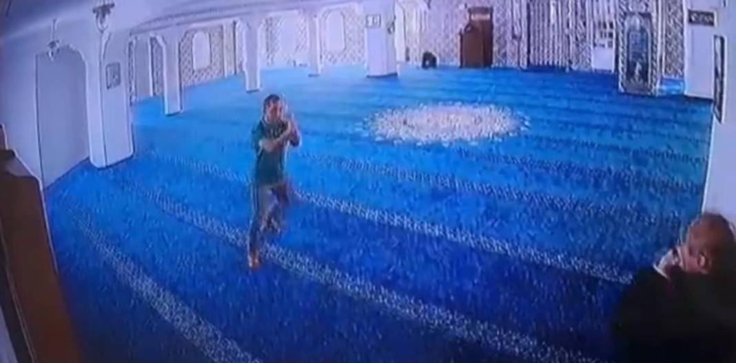Cuma namazında tekme tokat saldırı! 7 suç kaydı olan saldırgan serbest bırakıldı 4