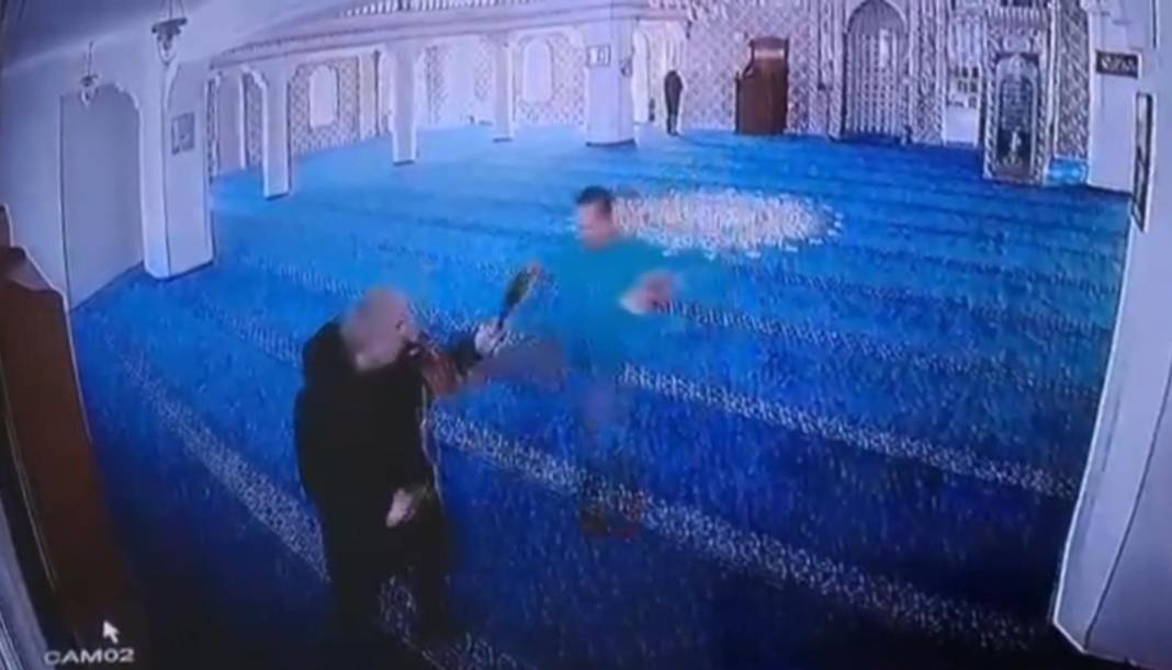 Cuma namazında tekme tokat saldırı! 7 suç kaydı olan saldırgan serbest bırakıldı 2