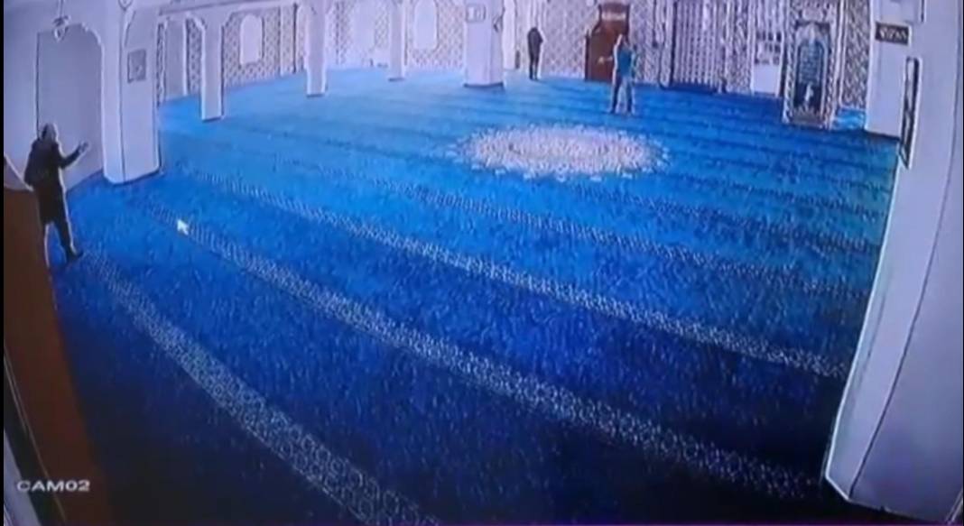 Cuma namazında tekme tokat saldırı! 7 suç kaydı olan saldırgan serbest bırakıldı 1