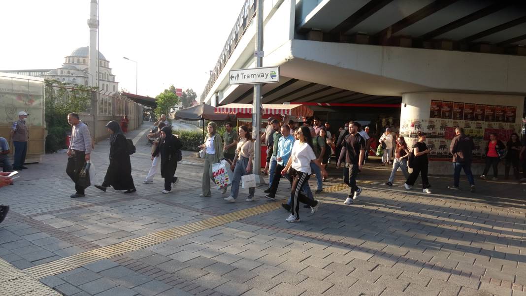 İzmir’de 23 bin işçi greve çıktı, hayat durdu 7